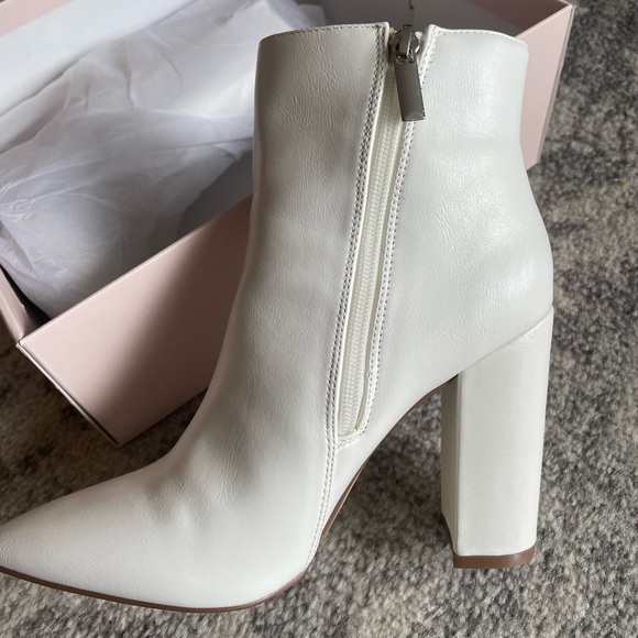 White pointed toe booties - new in box - size 8 - Picture 5 of 6